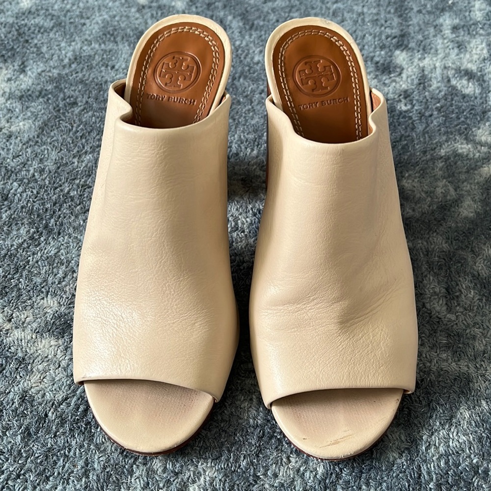 Tory Burch Rays Mule. 4” heels. Some minor scuffs as shown in photos.